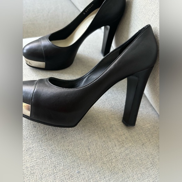 Chanel heels - Picture 2 of 8